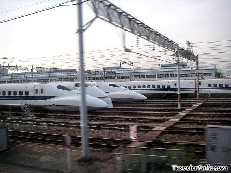 http://travelerfolio.com/travelerfolio/photos/japan_bullet_train_3.jpg