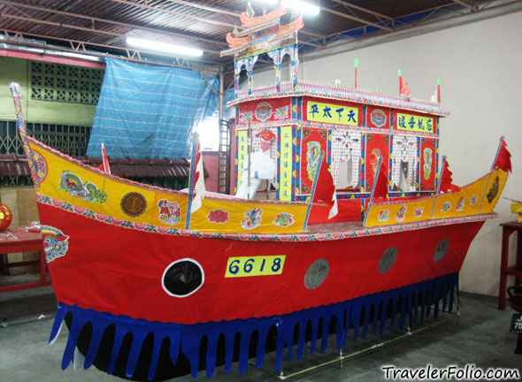 chinese-paper-boat-offering