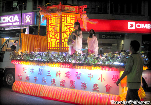 mersing-lantern-festival-parade