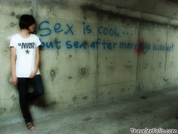 sex-graffiti-underpass