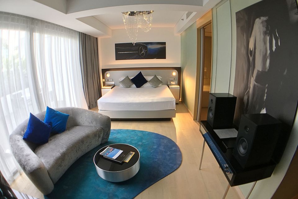 capri-fraser-mercedes-benz-suite-room